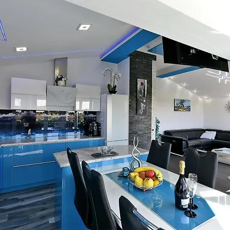 Family Friendly House With A Swimming Pool - 19597 Holiday home *