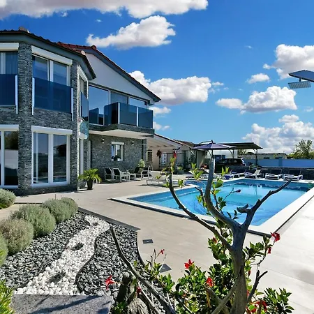 Holiday home Family Friendly House With A Swimming Pool - 19597 Fazana