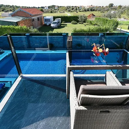 Holiday home Family Friendly House With A Swimming Pool - 19597